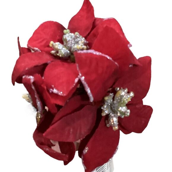 Poinsettia Petals Christmas Holiday Table Runner with 15 Poinsettia and Mistleto - Picture 8 of 13